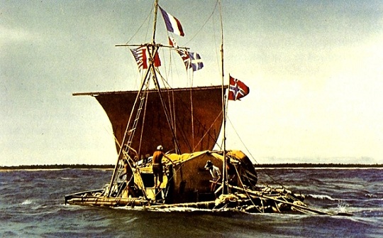 Kon-Tiki vor der Landung.jpg