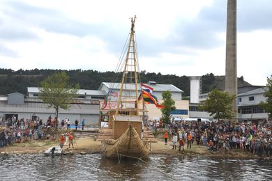 Launching 004c.jpg