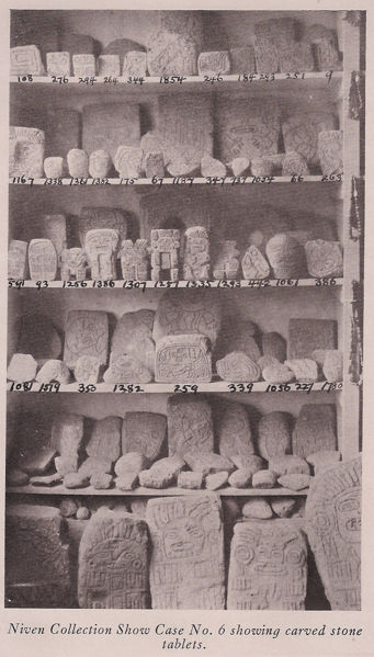 Datei:Niven - Steintafeln.jpg